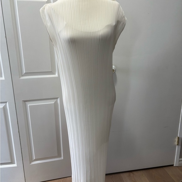 Babaton Ivory Pleated Maxi Dress - Picture 3 of 7